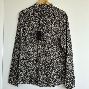 NWT PAUL SMITH SHIRT IN SIZE XL (SLIM FIT) IN BRAND NEW CONDITION